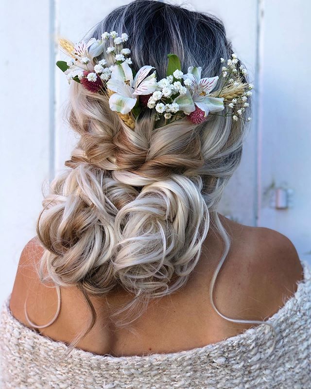 Tender Hairstyles With Flowers 40+ Stunning Wedding Hairstyles For Long Hair Gorgeous Wedding Hairstyles 2020