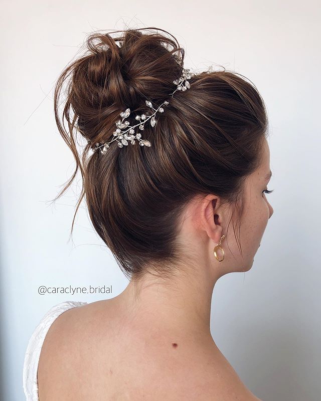 Updos With Accessories For Gorgeous Brides 40+ Stunning Wedding Hairstyles For Long Hair Gorgeous Wedding Hairstyles 2020 