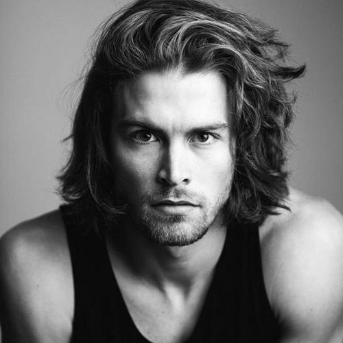 37  Mens Hairstyles 2020 Long Hair with Simple Makeup