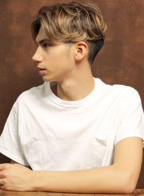 Top 20 Stylish Highlighted Hairstyles For Men 2020 Men's Hair Color Highlights And Ideas Blond Highlights On Medium Hair