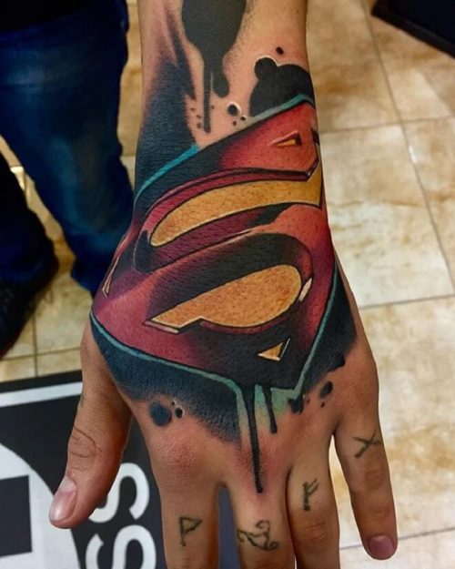 Top 35 Best Superman Tattoo Designs For Men In 2020 Awesome Superman Ideas Superman Tattoo On Hand
