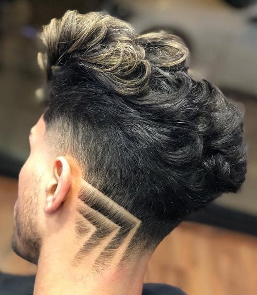 30 Cool Neckline Hair Designs, Men’s 2020 Hairstyles Trends Wavy Messy Top With Dyed Highlights
