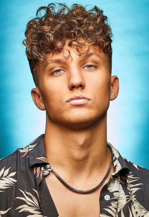 30 Men's Elegant Hairstyles 2020 Elegant Haircuts For Men Curly Fringe And Classic Taper Fade