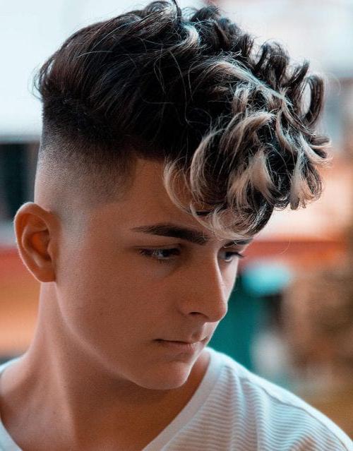Crop Top Fade Haircut For Summer 2020 Men's Hairstyle Dyed Crop Top With Skin Faded Sides