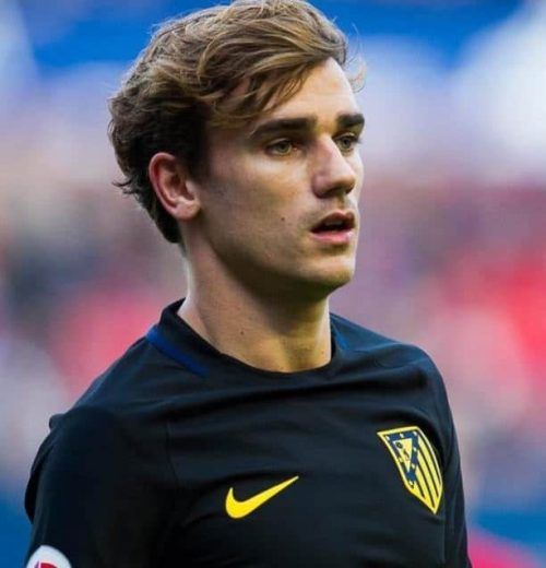 40+ Best Football Players Haircuts Soccer Hairstyles For Guys Layered Crop With Side Bangs – Antoine Griezmann