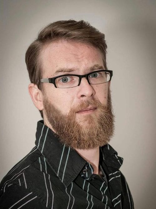 50+ Best Haircuts For Men With Glasses Trimmed Beard With Side Swept Hair Elegant Glasses 500x667