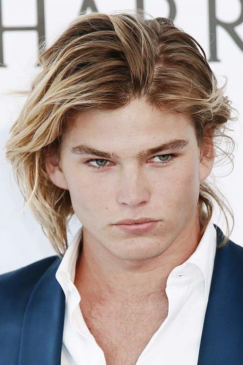30 Best Surfer Hairstyles For Guys Beach Men’s Haircuts Men's Surfer Hairstyles 2020 Jordan Barrett’s Side Part Messy Highlighted Locks