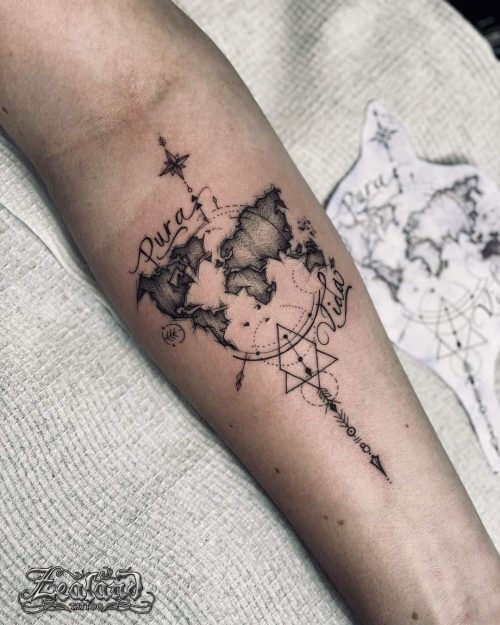 100+ Best Compass Tattoo Ideas 56